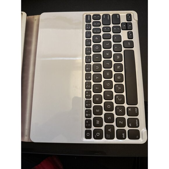 Logitech Keys 2 Go 2 White Keyboard MacOS/Windows/iPadOS/Android NO CHARGING CAB - Picture 4 of 11